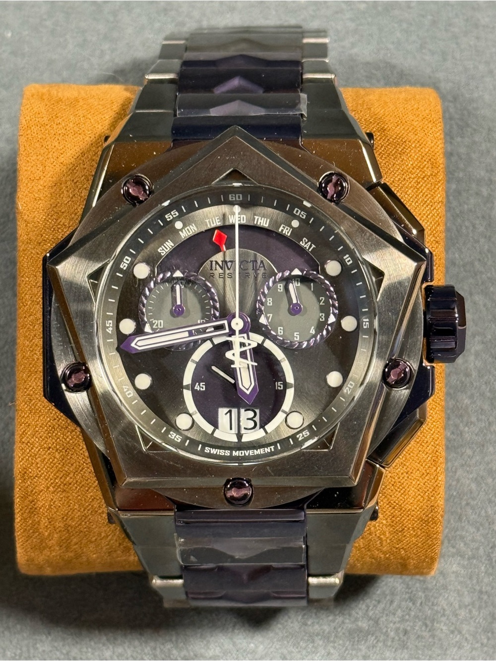 Invicta 39257 Helios Reserve